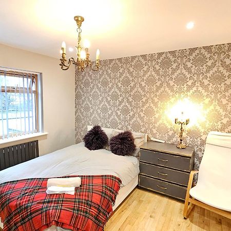 Beautiful Guest Rooms, Free Parking, 30Min Heathrow, 40Min Wembley, 60Min Central London Greenford  Eksteriør billede