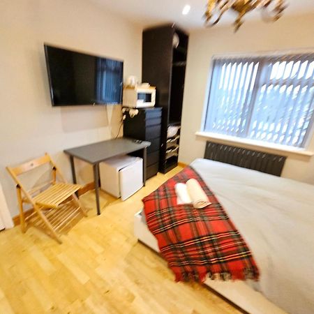Beautiful Guest Rooms, Free Parking, 30Min Heathrow, 40Min Wembley, 60Min Central London Greenford  Eksteriør billede