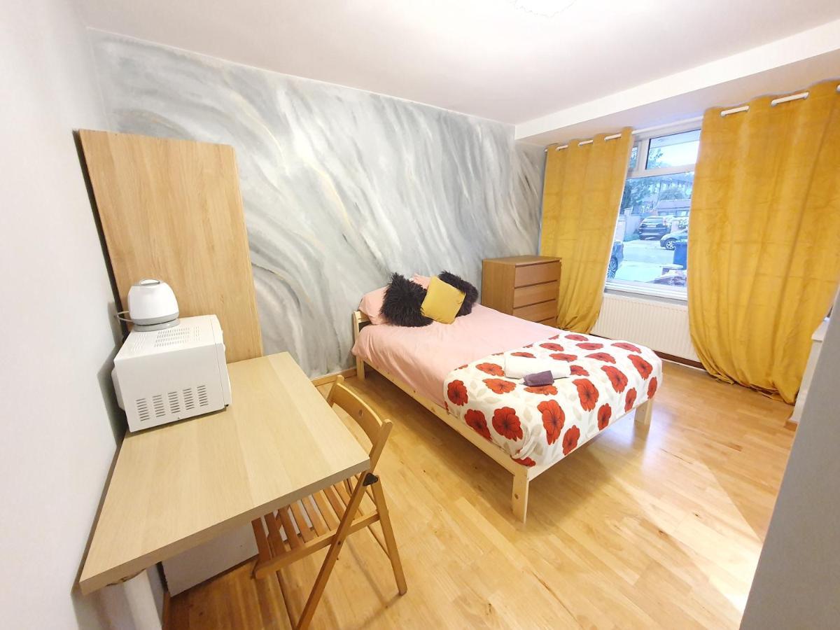 Beautiful Guest Rooms, Free Parking, 30Min Heathrow, 40Min Wembley, 60Min Central London Greenford  Eksteriør billede