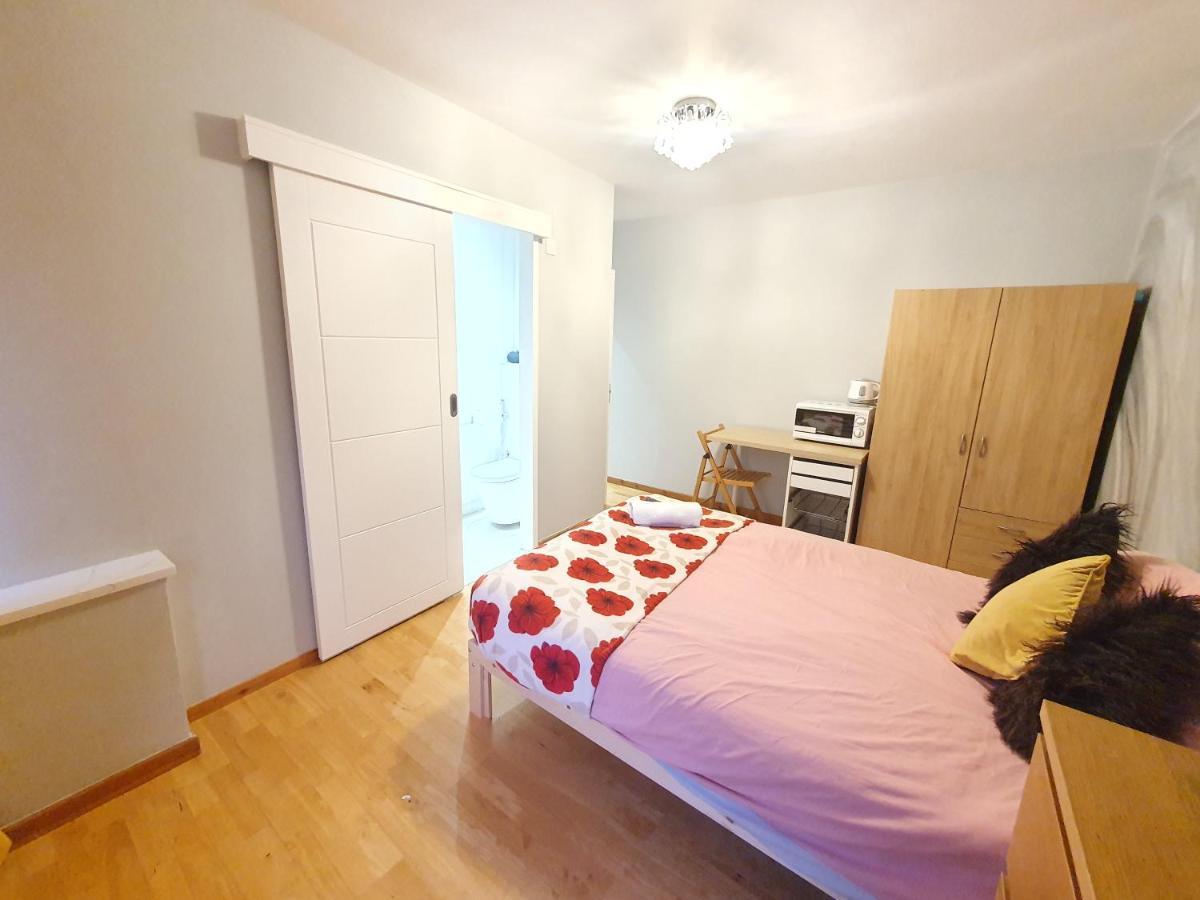 Beautiful Guest Rooms, Free Parking, 30Min Heathrow, 40Min Wembley, 60Min Central London Greenford  Eksteriør billede