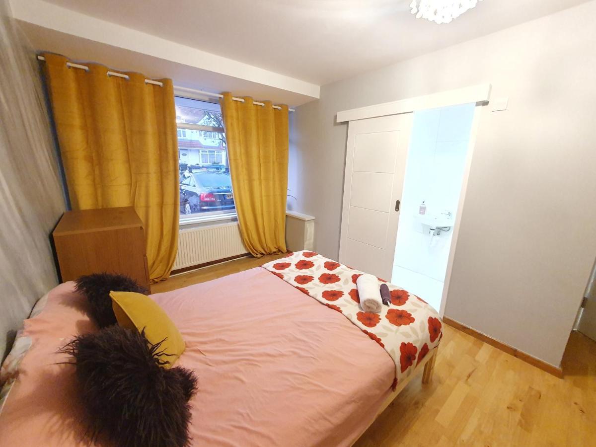 Beautiful Guest Rooms, Free Parking, 30Min Heathrow, 40Min Wembley, 60Min Central London Greenford  Eksteriør billede