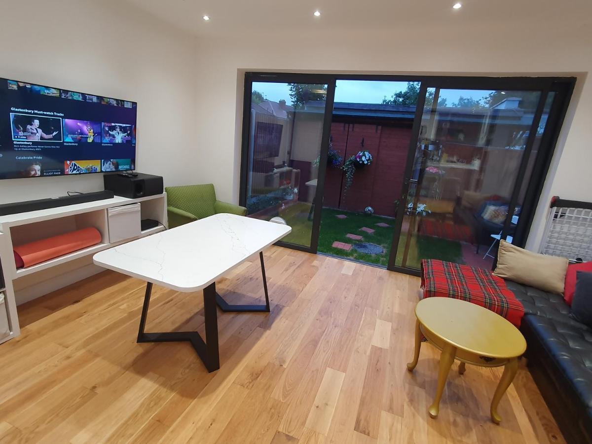 Beautiful Guest Rooms, Free Parking, 30Min Heathrow, 40Min Wembley, 60Min Central London Greenford  Eksteriør billede