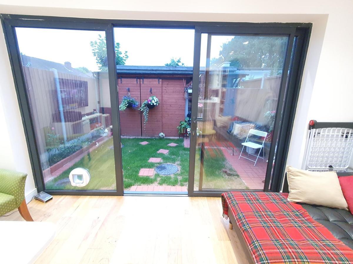 Beautiful Guest Rooms, Free Parking, 30Min Heathrow, 40Min Wembley, 60Min Central London Greenford  Eksteriør billede