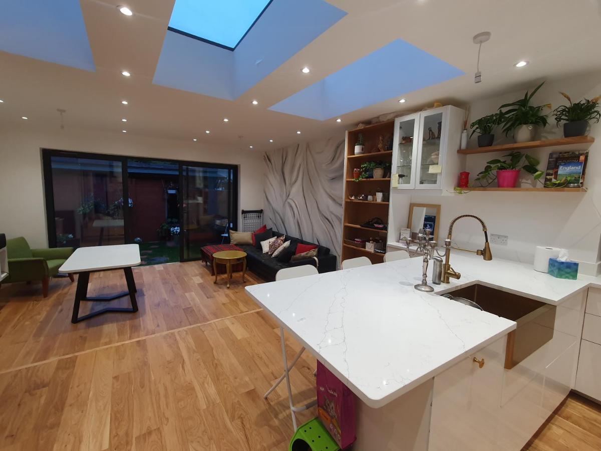 Beautiful Guest Rooms, Free Parking, 30Min Heathrow, 40Min Wembley, 60Min Central London Greenford  Eksteriør billede