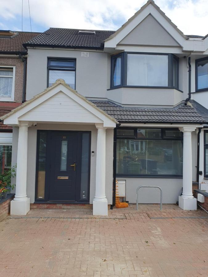 Beautiful Guest Rooms, Free Parking, 30Min Heathrow, 40Min Wembley, 60Min Central London Greenford  Eksteriør billede